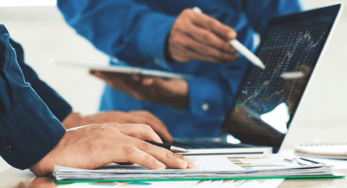 laptop reviews 700x380 (1)